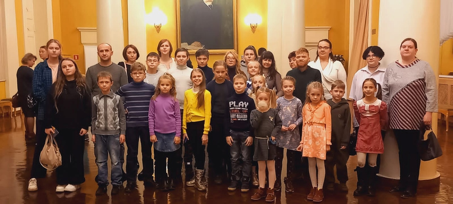 Литературно-музыкальная экскурсия для подопечных Детского фонда состоялась в Воронежской филармонии.